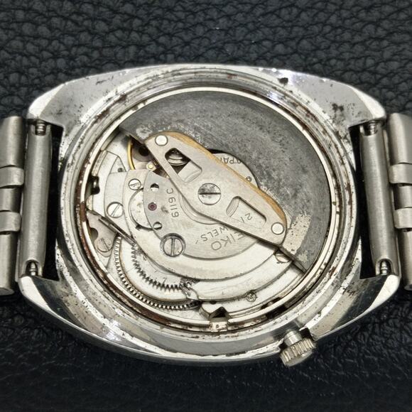 Vintage 1987 Square Seiko Automatic Mens Silver Watch W/daydate & Black accents - Picture 10 of 10